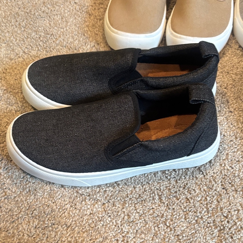 Maurice’s slip ons - Picture 3 of 15